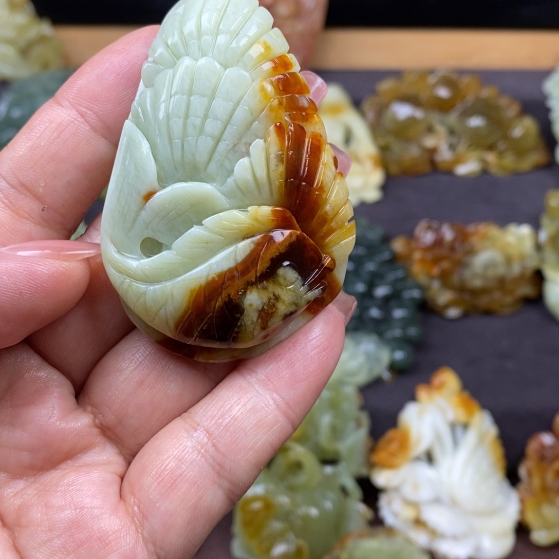 蛇纹石玉颈饰未镶嵌