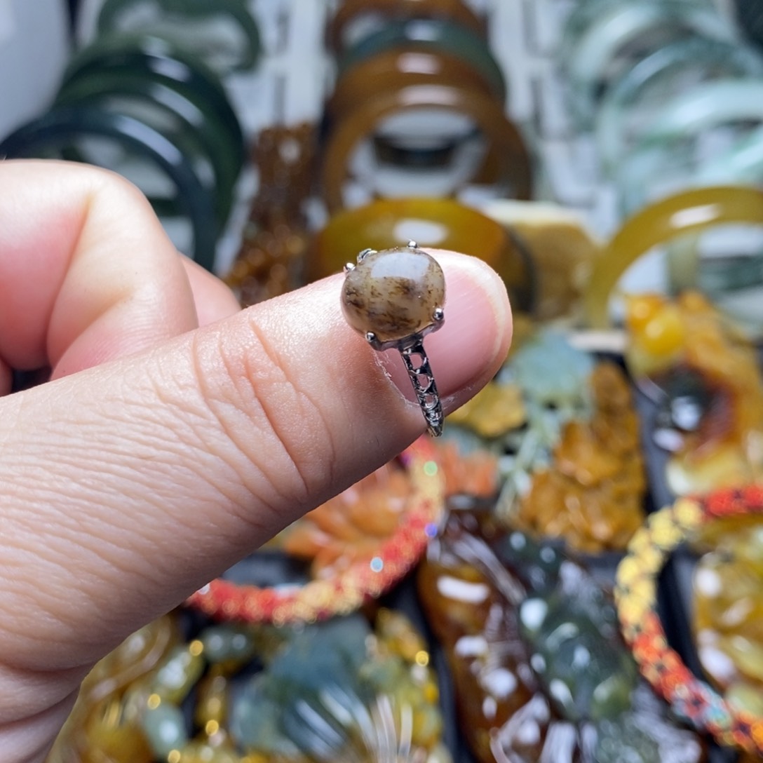 透闪石-蛇纹石玉戒指合金