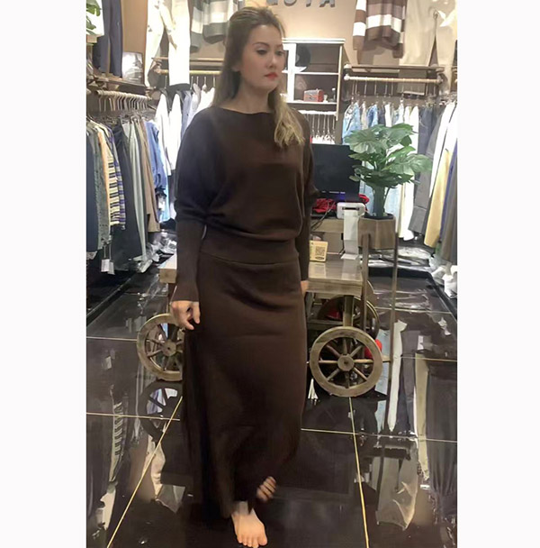 2025秋季新款时尚显瘦气质女士洋气百搭针织上衣与半身裙套装