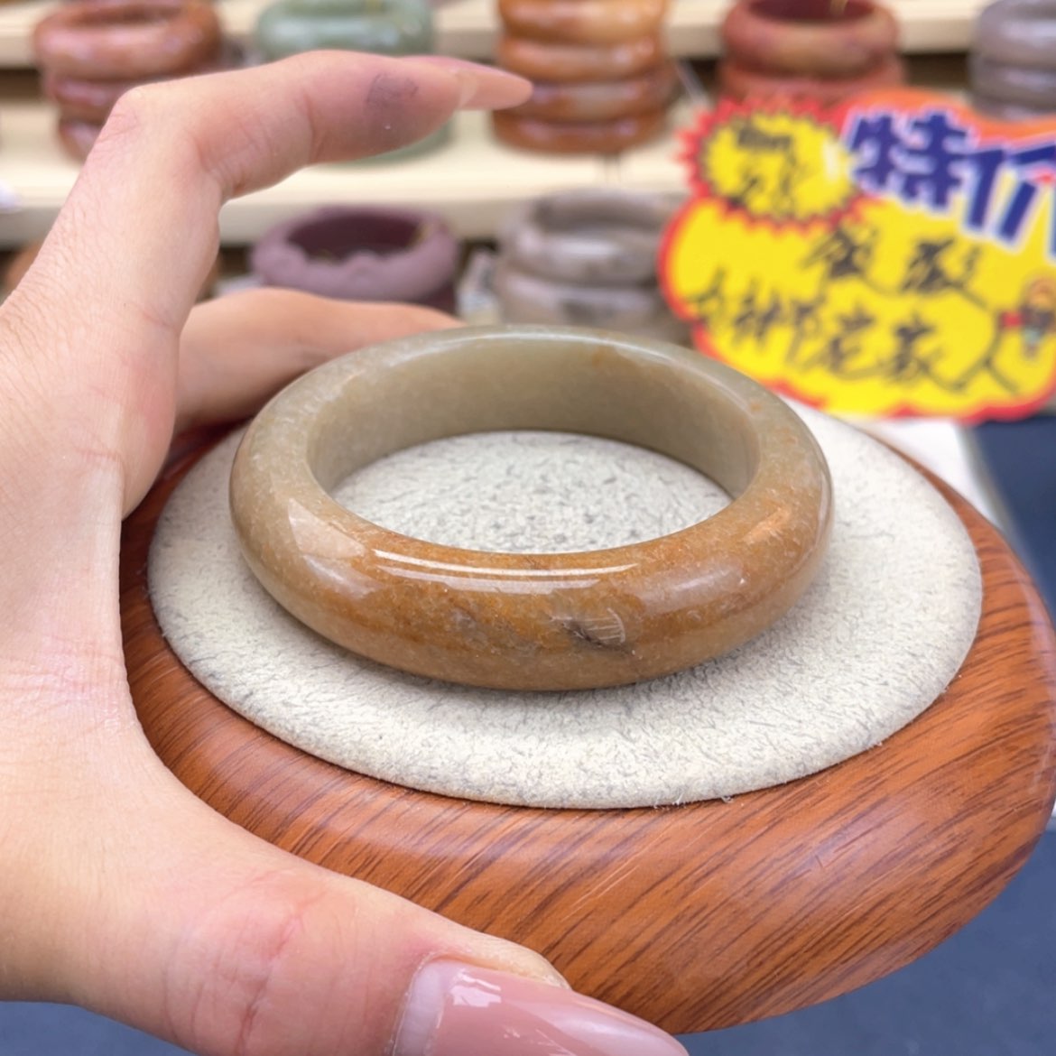 【闪购商品】石英质玉手镯未镶嵌九*妹