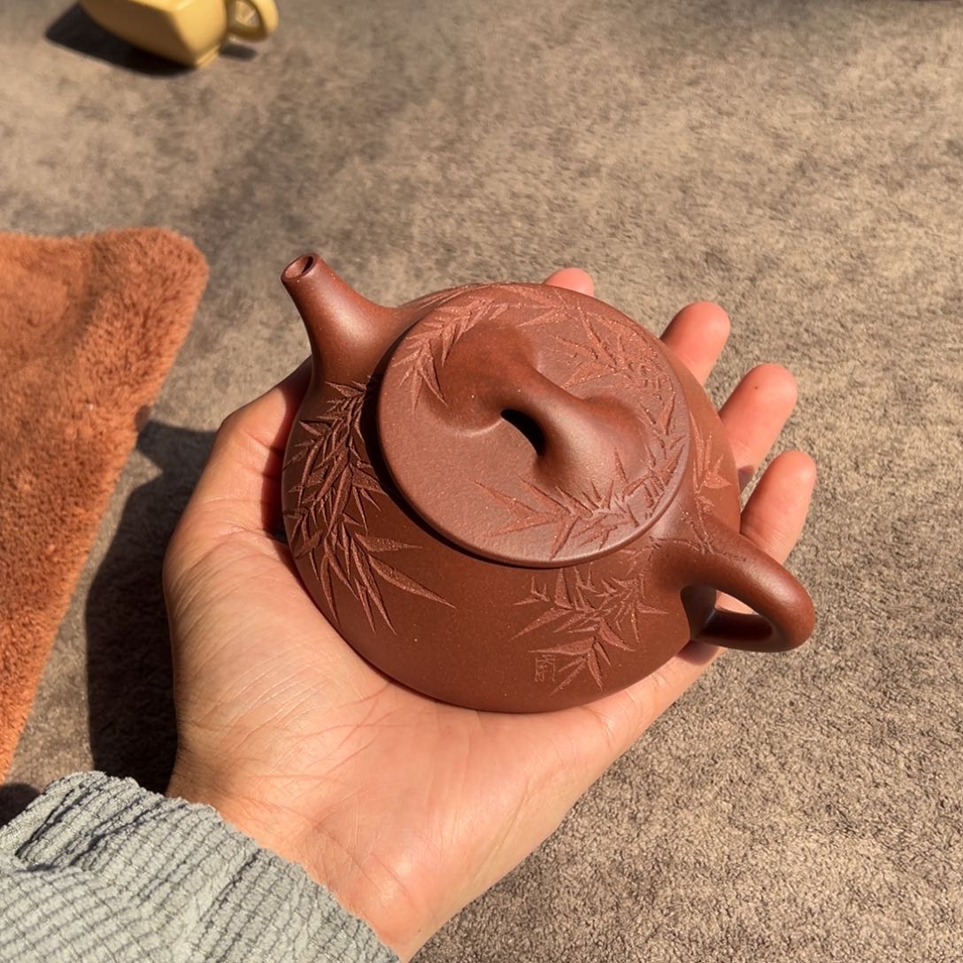底槽青茶壶N****G底槽青刻绘满瓢