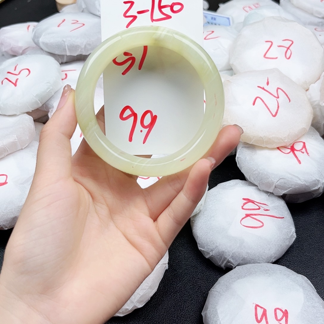 未镶嵌手镯石英质玉3.150