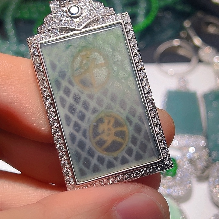 翡翠颈饰未镶嵌555566667,