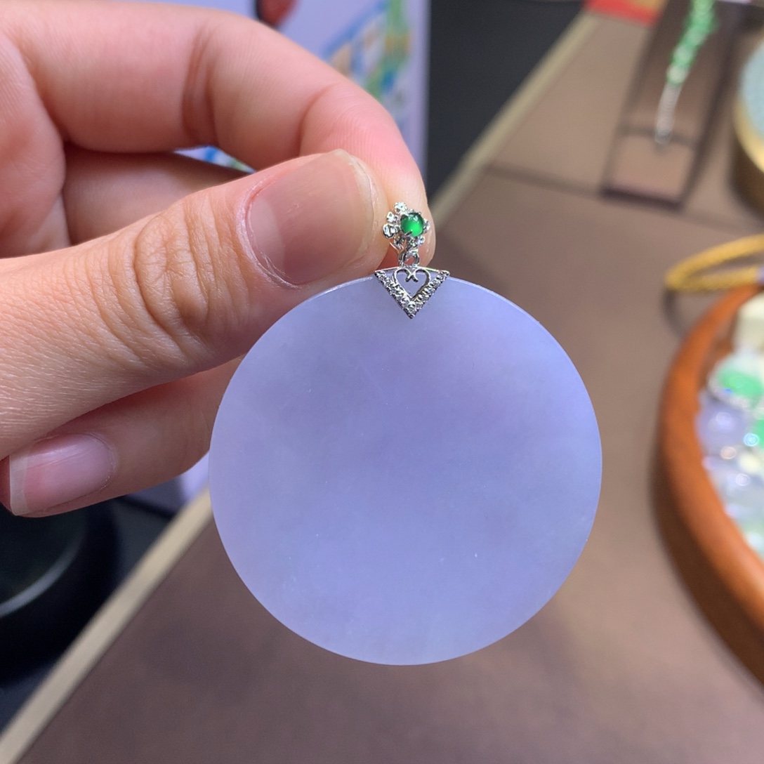 翡翠18K金镶嵌颈饰翡翠