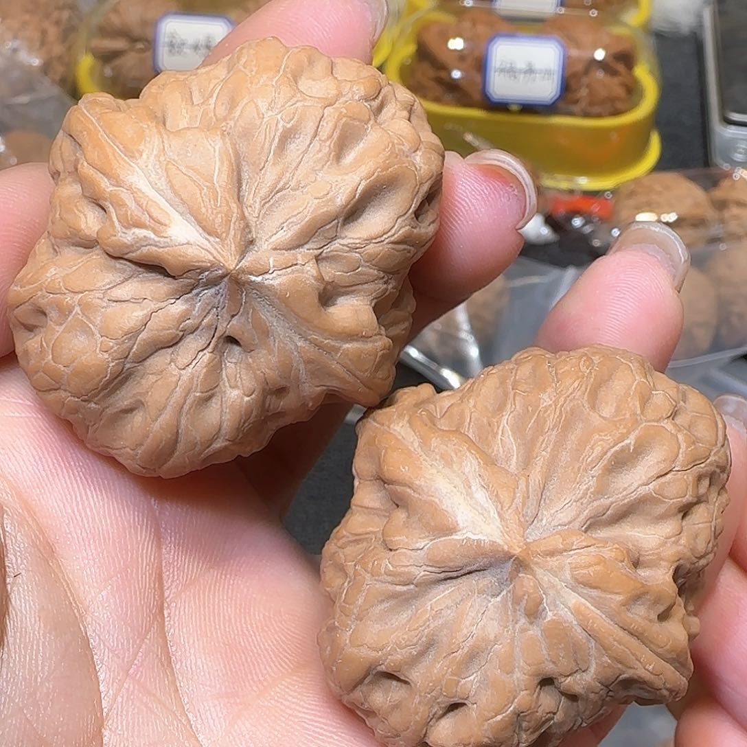 文玩核桃吊坠46驴打滚