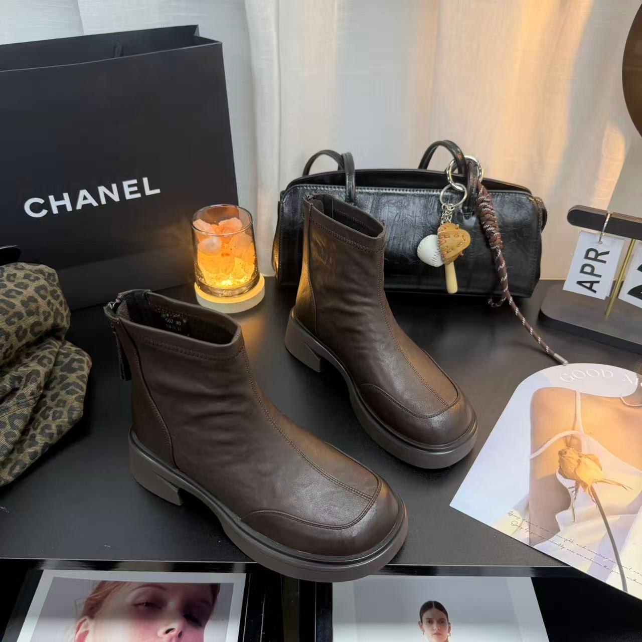 663-9英伦风瘦瘦粗跟圆头软底靴子