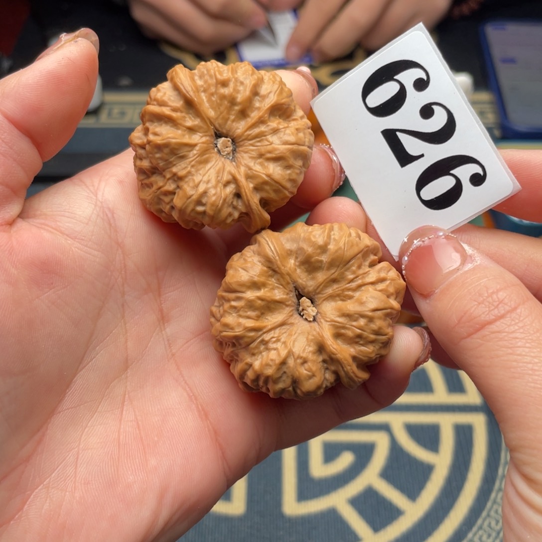 文玩核桃吊坠小***鱼40蛤蟆头626号