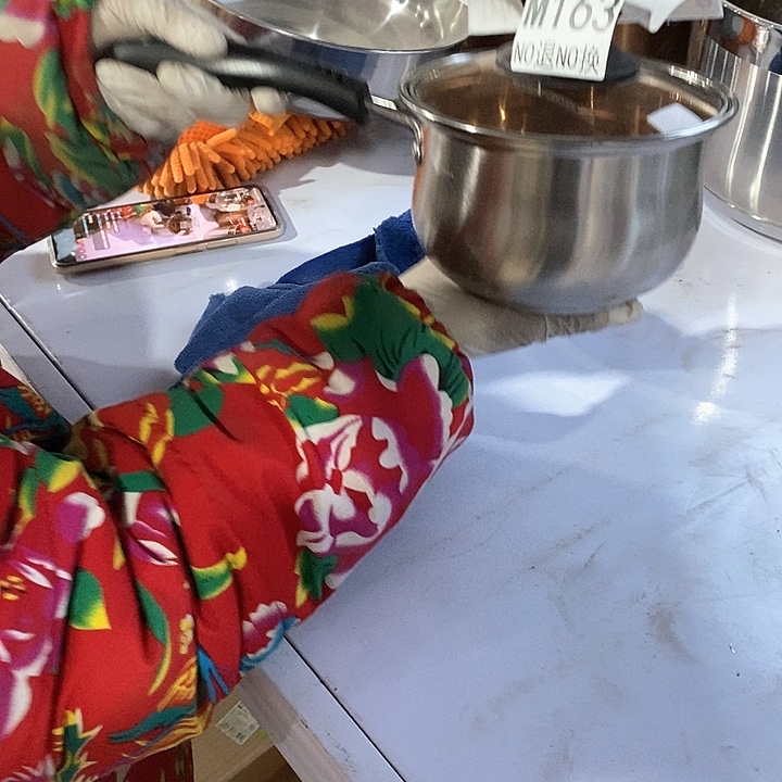 163号奶锅瑕疵一个 