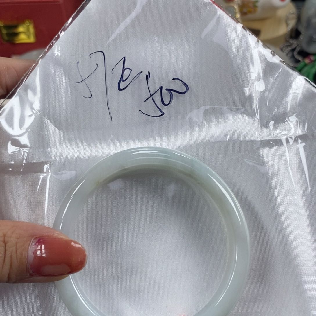 翡翠手镯未镶嵌天然翡翠