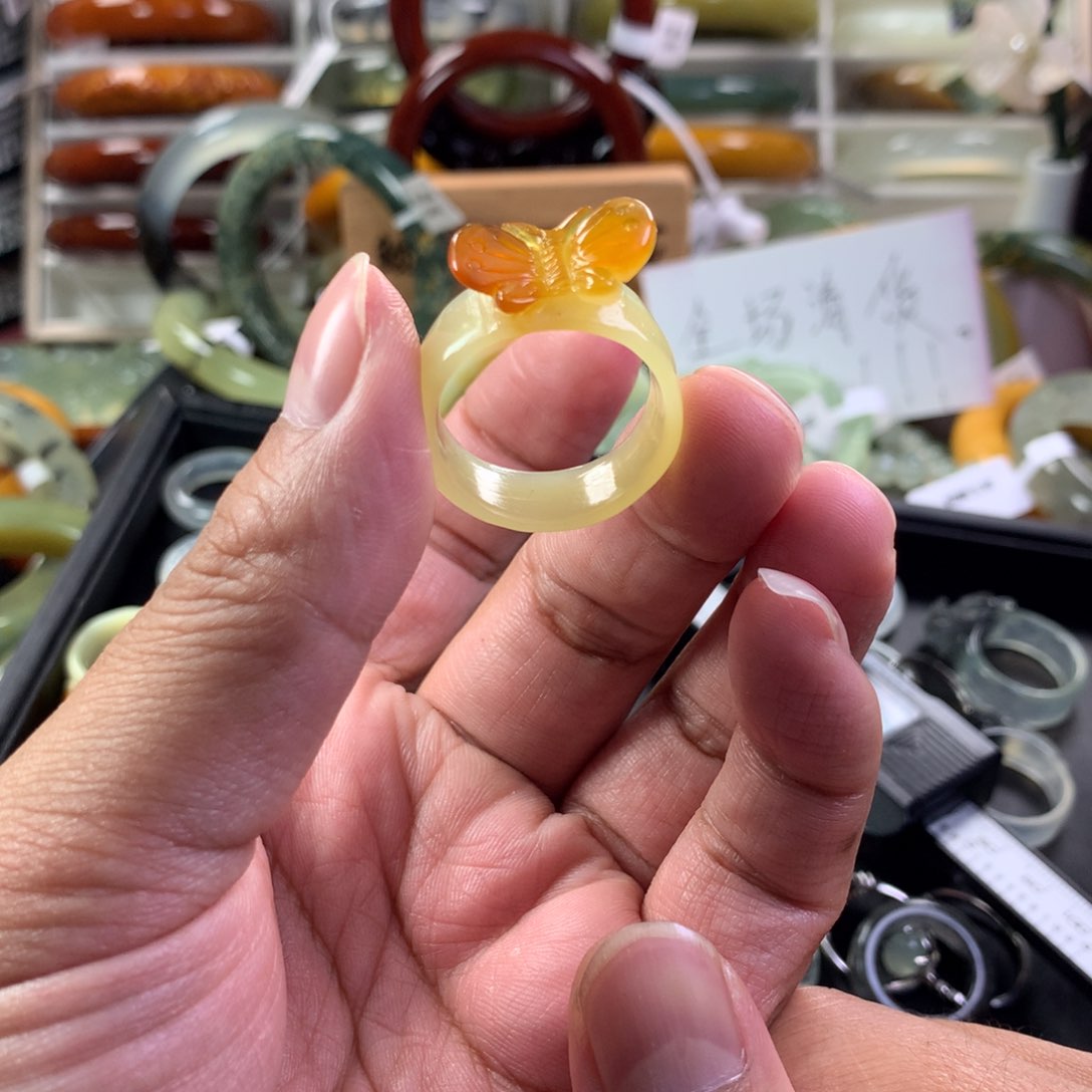 蛇纹石玉戒圈未镶嵌