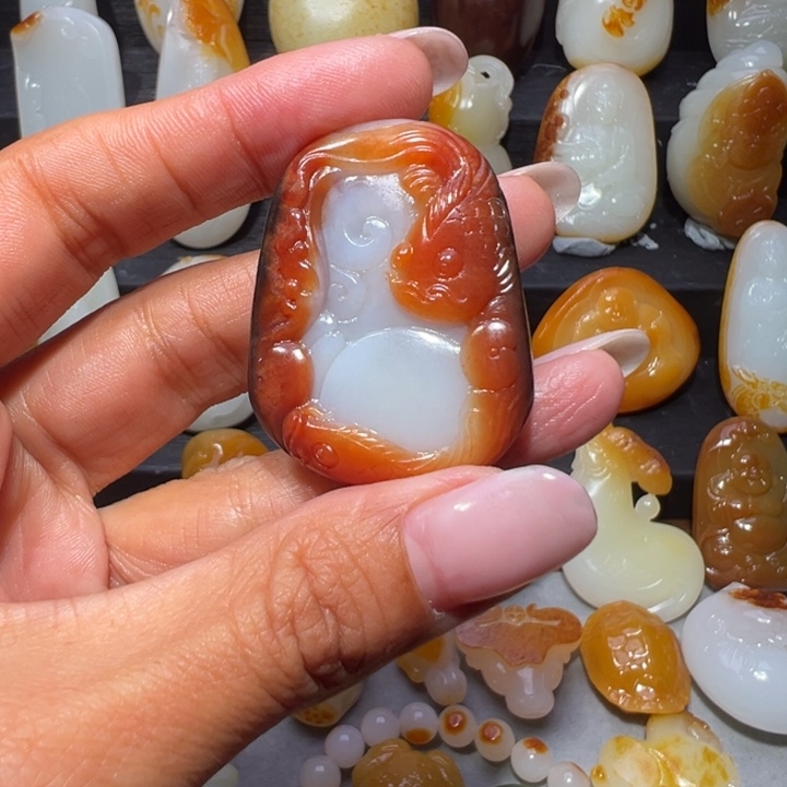 和田玉颈饰未镶嵌金**君