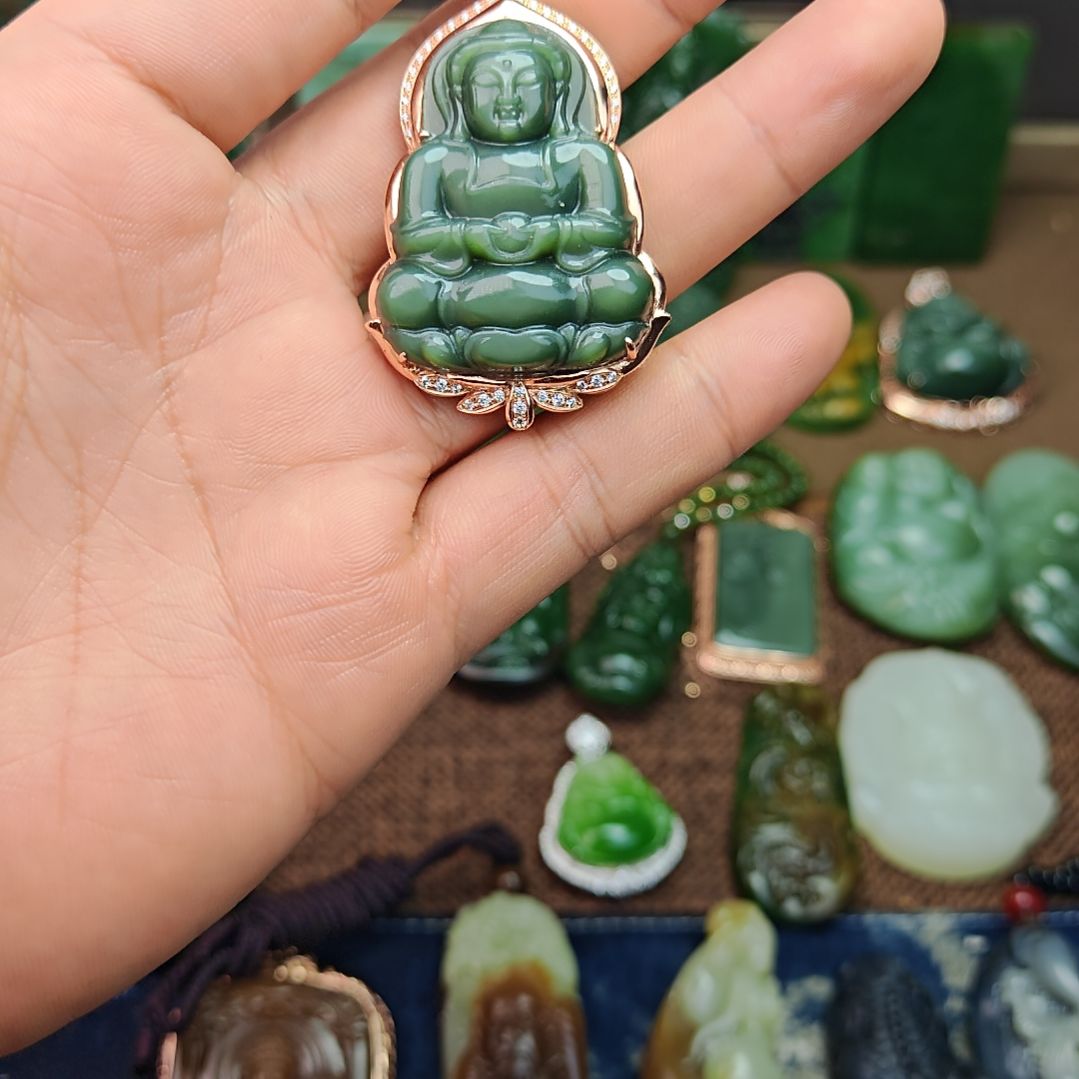 俊***、和田玉未镶嵌挂件