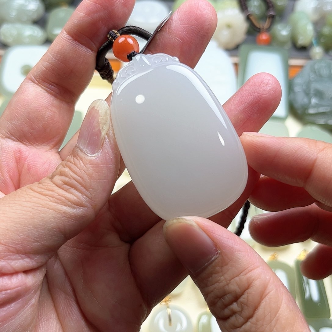 和田玉未镶嵌颈饰