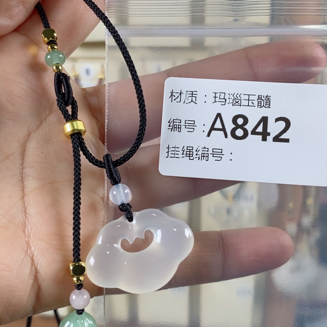 玛瑙/玉髓颈饰未镶嵌E****?