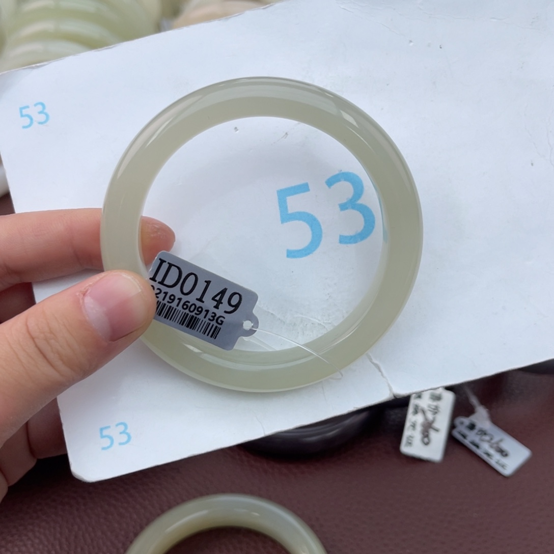 和田玉手镯未镶嵌精***人