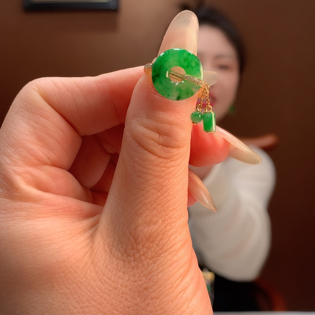 旭***场翡翠戒指18K金镶嵌戒指