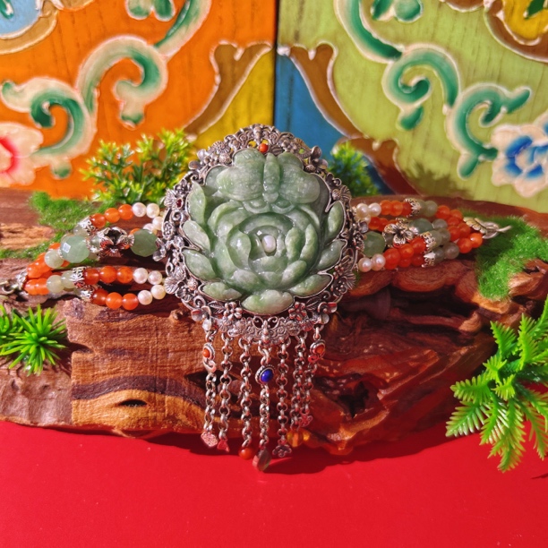 锦钰台湾工镶嵌天然A货翡翠牡丹花个性国风复古翡翠手牌