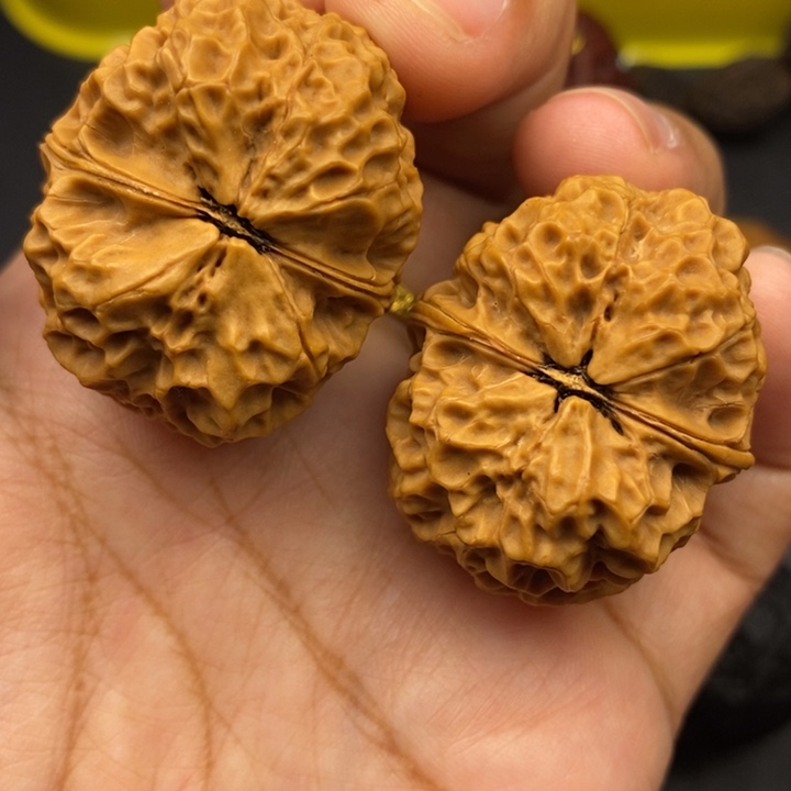 文玩核桃把件36尺铁绣球