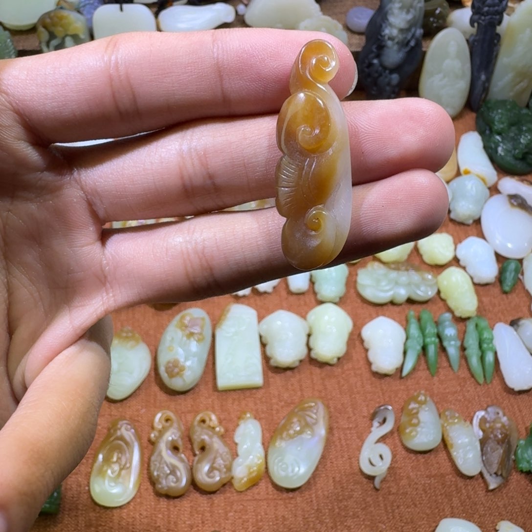 和田玉颈饰未镶嵌