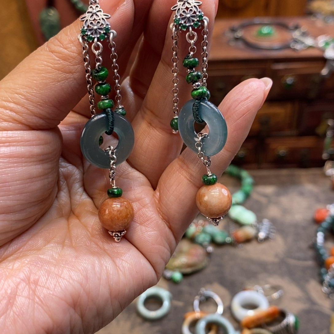 翡翠吊坠(赠链)未镶嵌