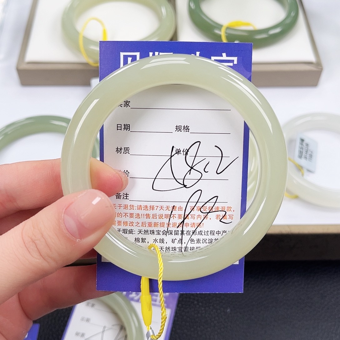 和田玉手镯未镶嵌