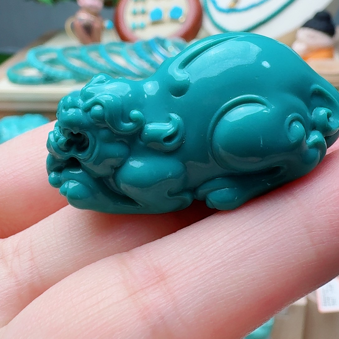 绿松石未镶嵌高瓷玉化绿精雕大貔貅（克重23.27g）