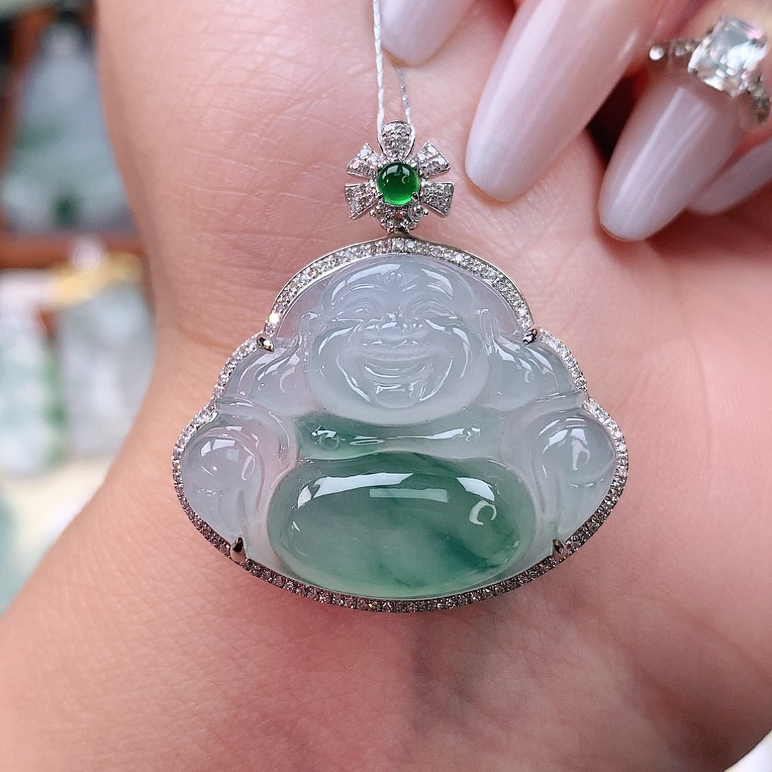 颈饰18K金镶嵌翡翠佛公