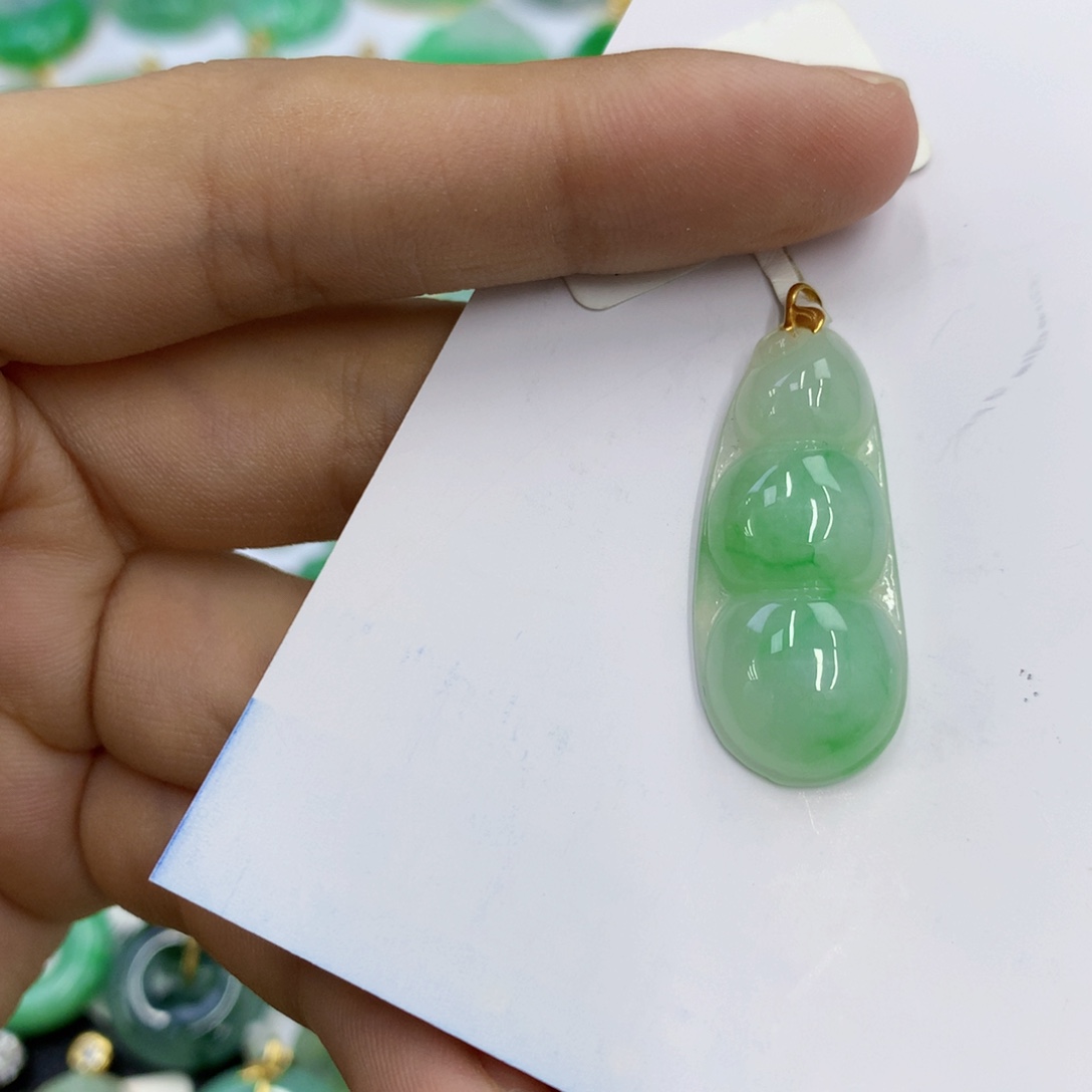 翡翠18K金镶嵌颈饰翡翠