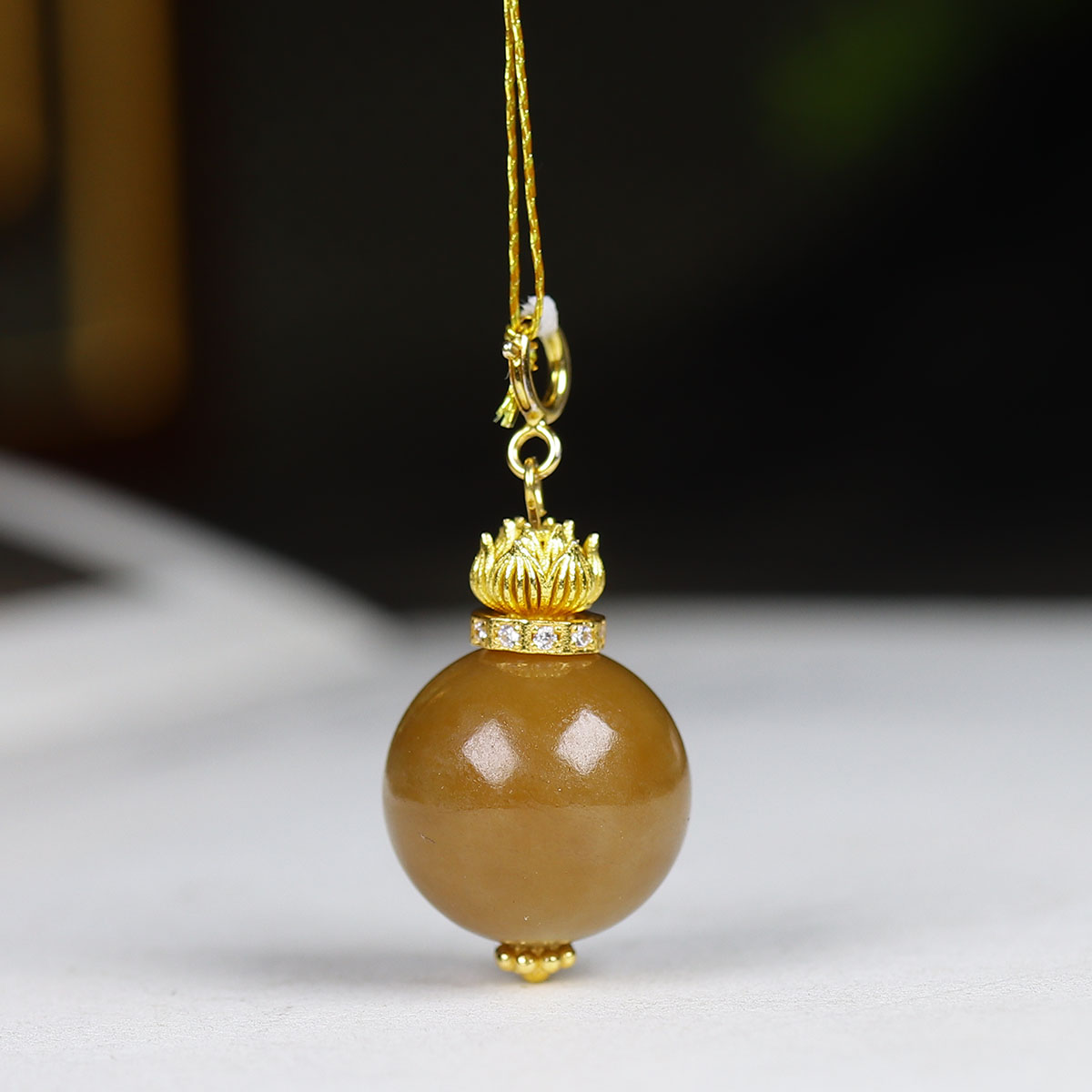 122624和田玉糖玉圆珠吊坠