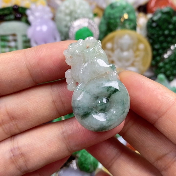 吊坠(赠链)未镶嵌翡翠