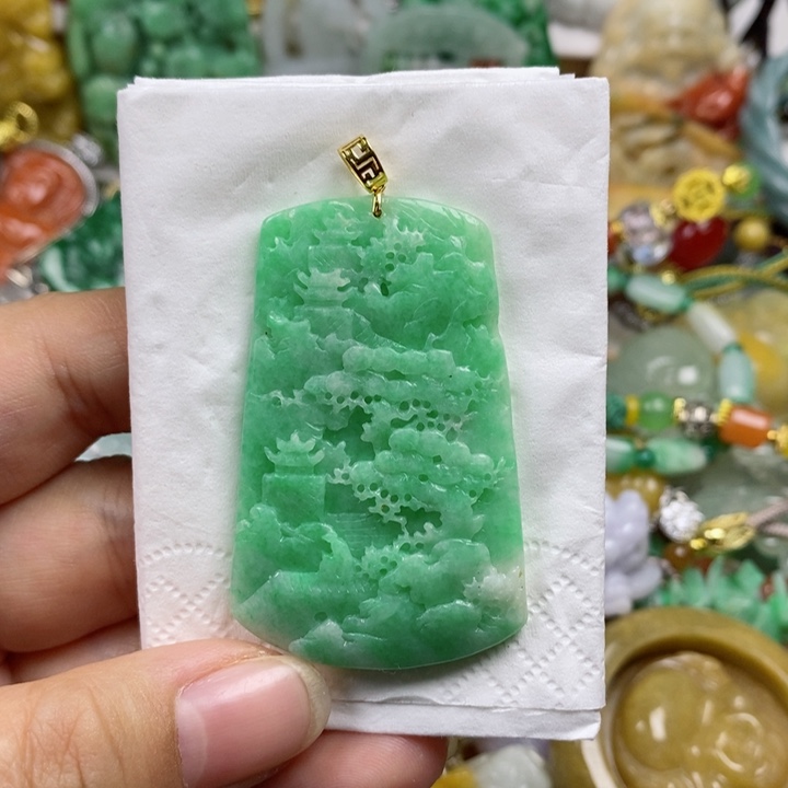 翡翠吊坠(赠链)18K金镶嵌