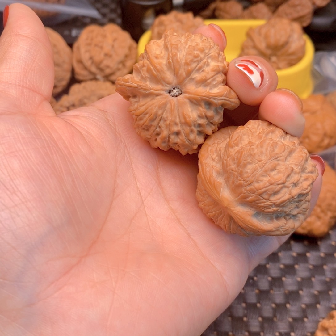 桃核吊坠小**啊文玩核桃