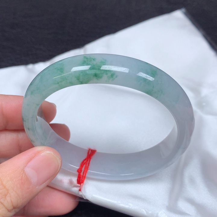 翡翠手镯（贵妃镯）未镶嵌