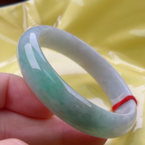 翡翠手镯未镶嵌正57(48小时鉴赏期有微微瑕疵)