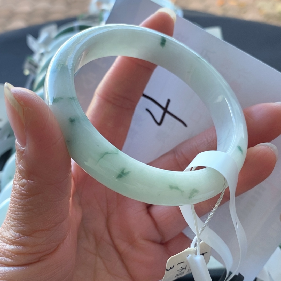 翡翠未镶嵌手镯飘花手镯