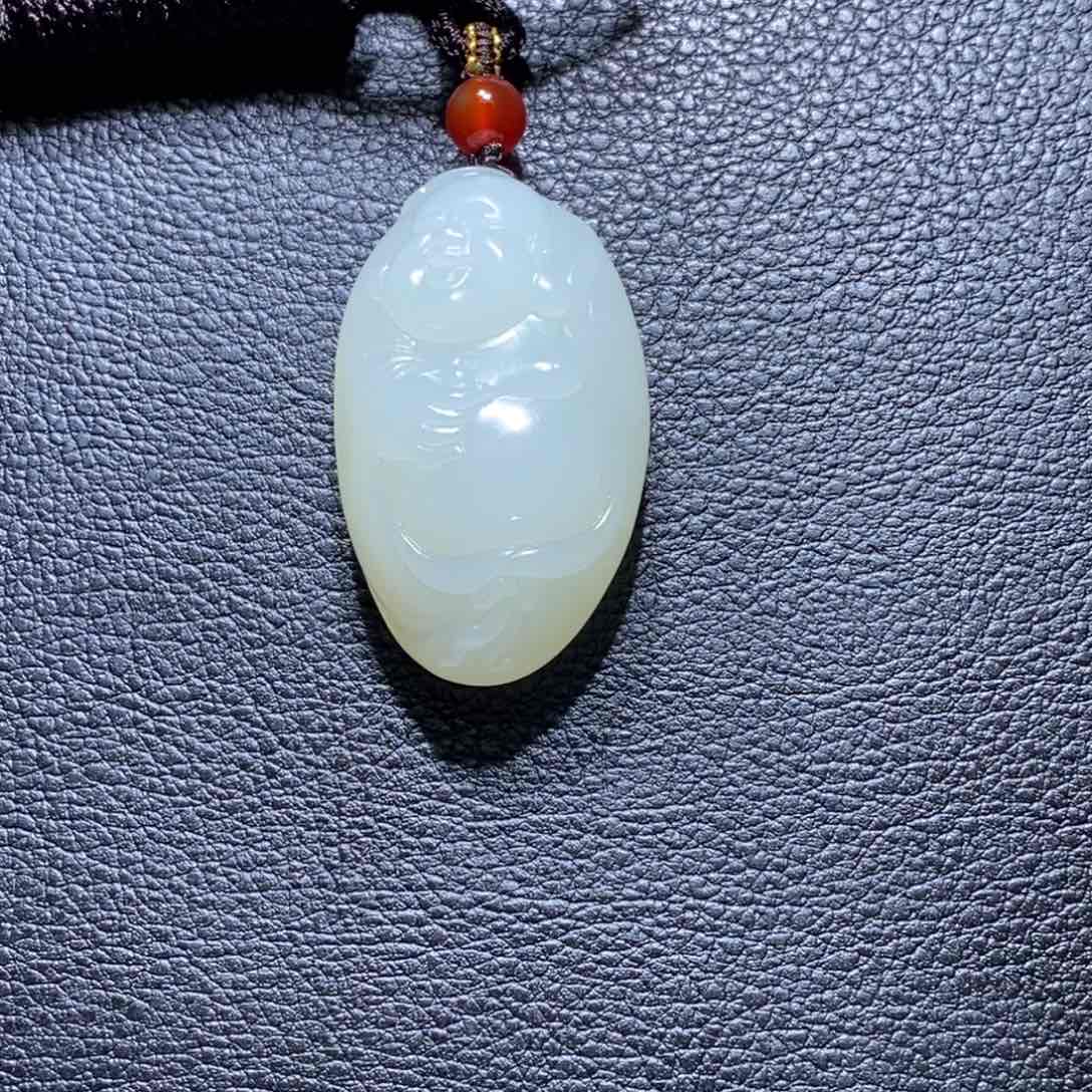 和田玉颈饰未镶嵌细**心
