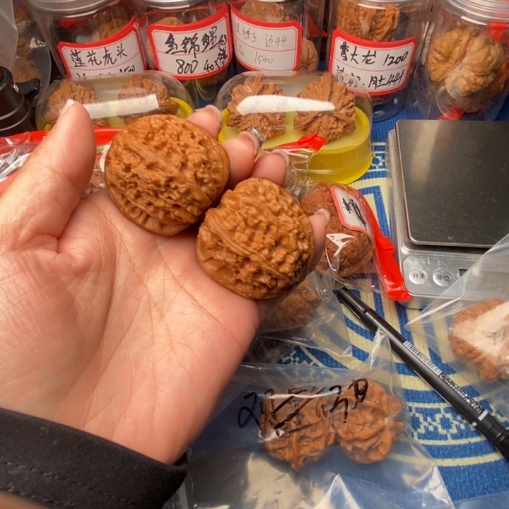 ****嘻吊坠桃核白狮子核桃