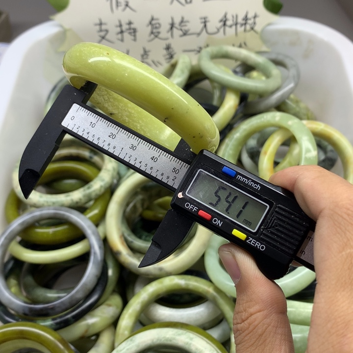 蛇纹石玉未镶嵌手镯13