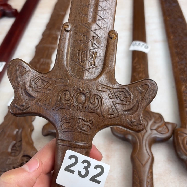 非洲紫檀（红花梨）鸿*生重蚁木编号232渊虹