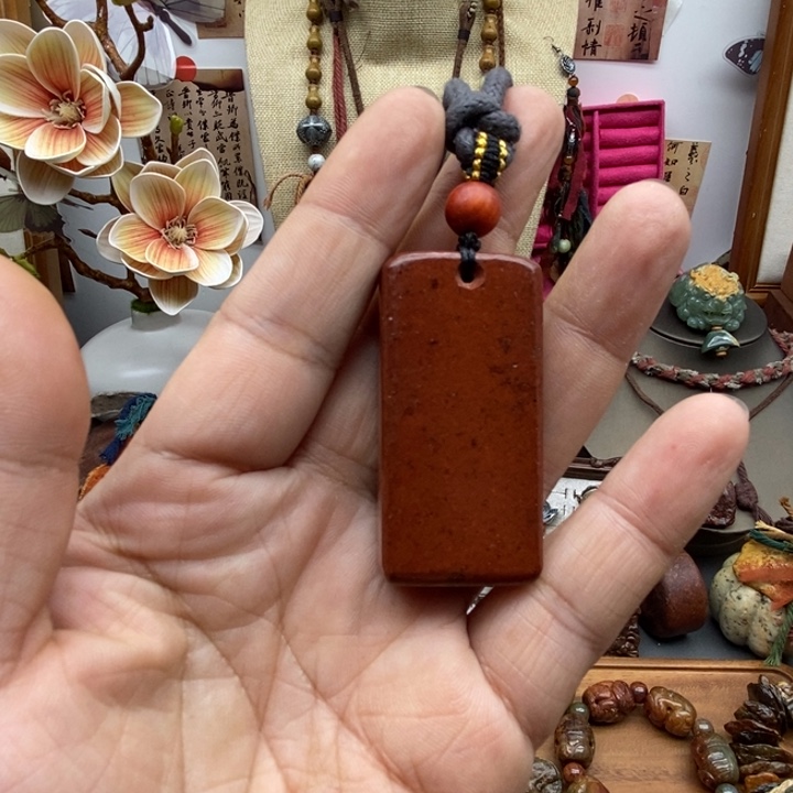 未镶嵌岫岩河磨玉（透闪石质玉）挂件