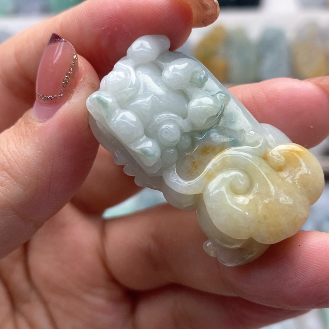 翡翠吊坠(赠链)未镶嵌