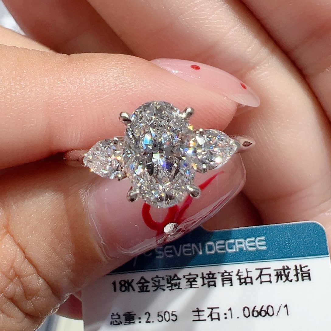 实验室培育钻石18K金镶嵌1.066ct