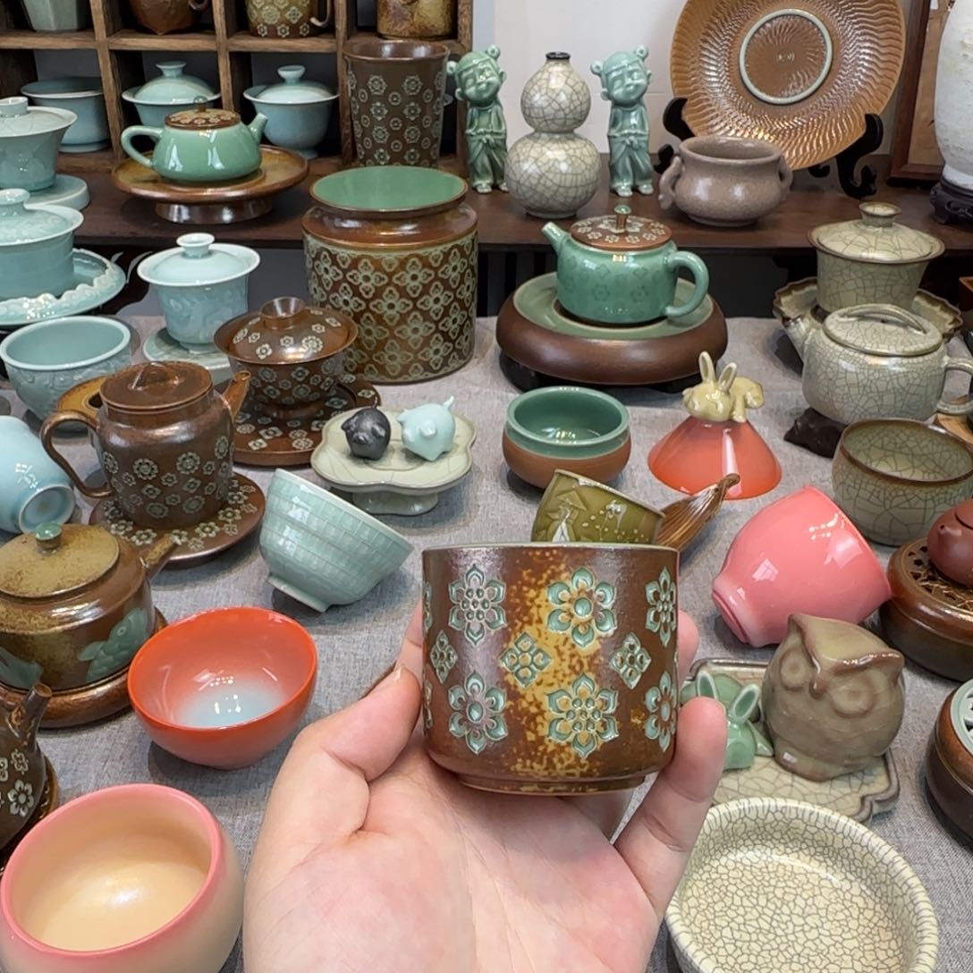 龙泉青瓷宝相花扳指杯