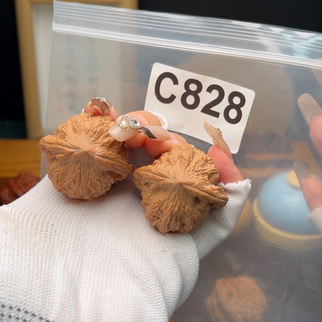 文玩核桃把件40左右金鱼肚c828