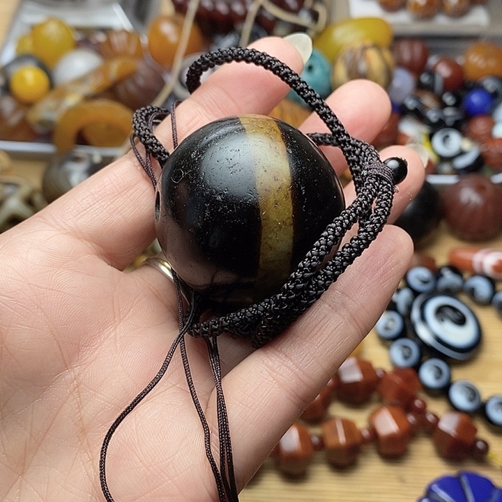 风***下玛瑙/玉髓合金珠宝半成品