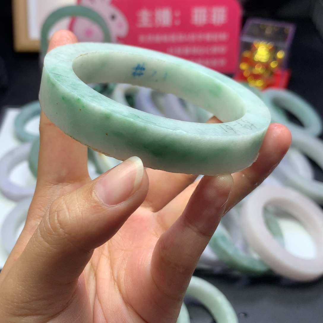 定制翡翠手镯未镶嵌土**妈