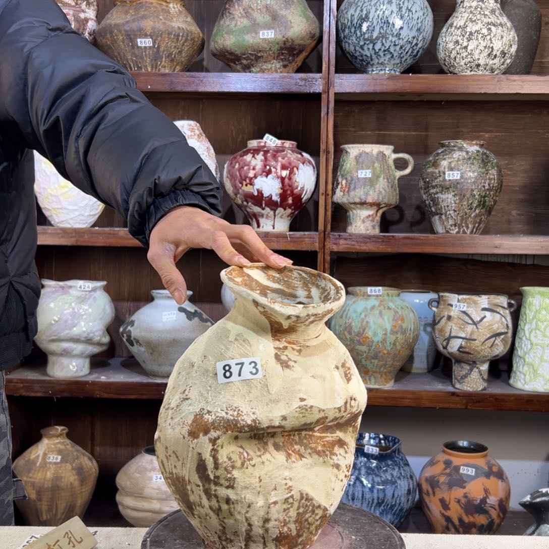 摆件873华庭街上釉面条狗五