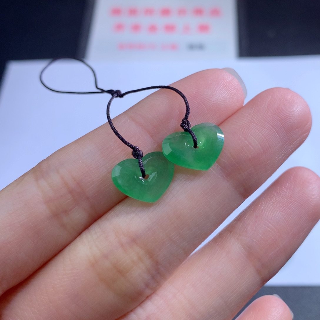 翡翠颈饰未镶嵌9.0 11.7 2.2