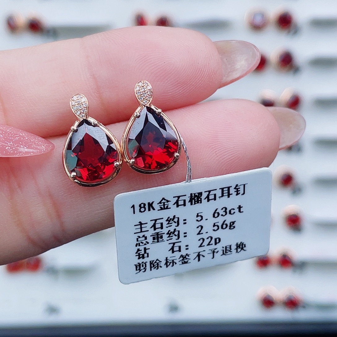 耳饰18K金镶嵌石榴石
