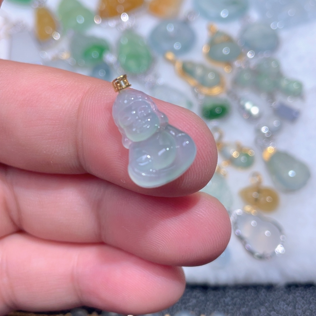 翡翠18K金镶嵌颈饰